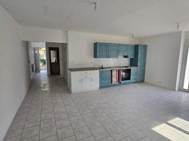 Appartement à vendre 3 pièces, grande terrasse, cave, 200 m mer  LA TREMBLADE (17) — photo du bien