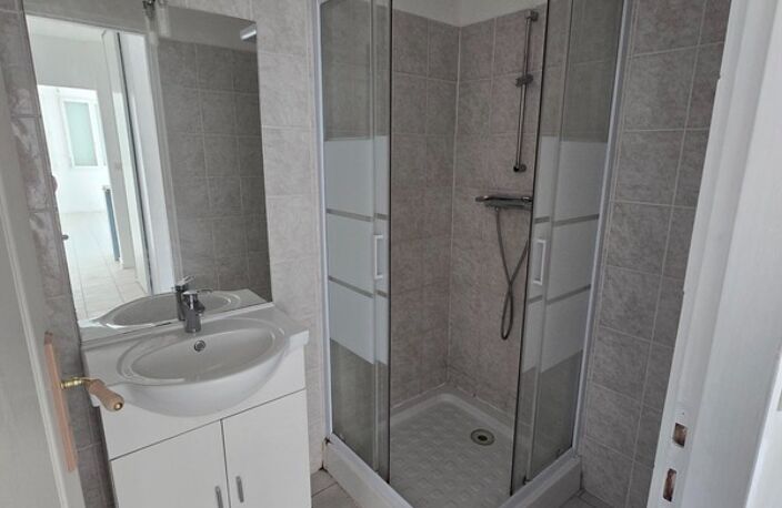 Appartement à vendre 3 pièces, grande terrasse, cave, 200 m mer  LA TREMBLADE (17) — photo 3