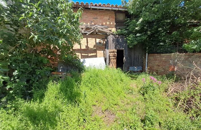 À Vendre : Maison de Ville à Rénover avec Grange et Jardin – Villasavary — photo 3