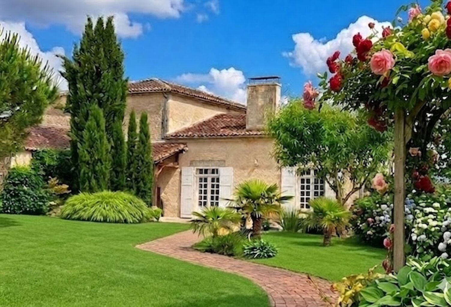 Maison à vendre 5 pièces proche de JARNAC (16) Propriété d'env 162 m2 ave 3 ch et 1 bureau — photo 1