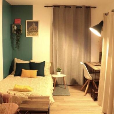 Appartement 1 pièces 700 €