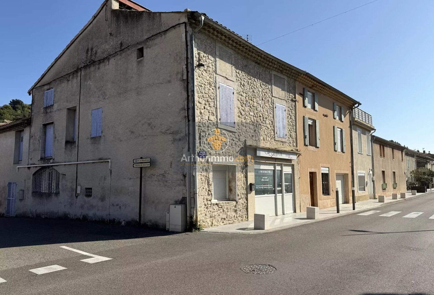 Ensemble immobilier centre ville de Mondragon — photo 1