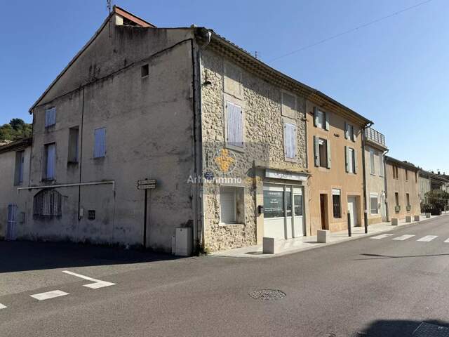 Ensemble immobilier centre ville de Mondragon — photo du bien