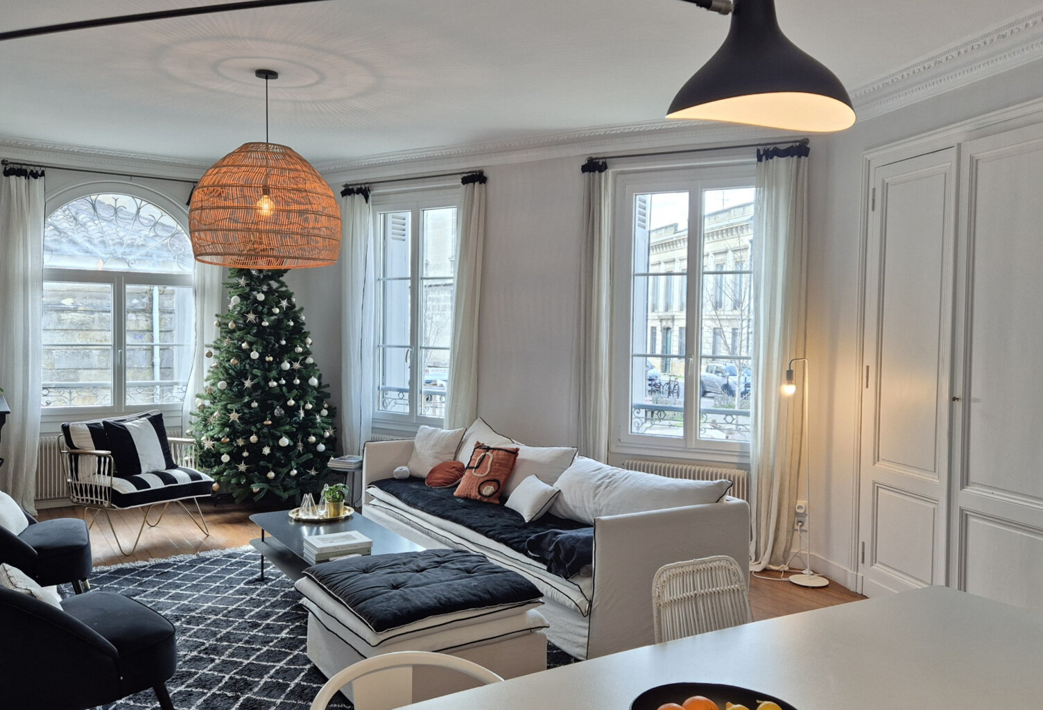 Maison - appartement de prestige avec patio   Quartier calme — photo 1