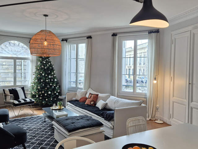 Maison - appartement de prestige avec patio   Quartier calme — photo du bien