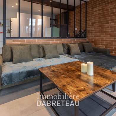 Appartement 9 pièces 490 €