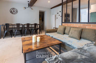 Appartement 9 pièces 460 €