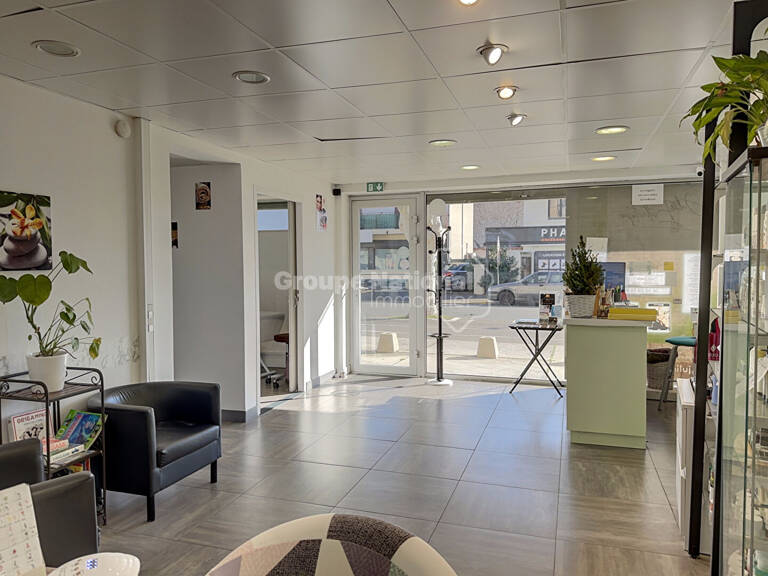 Local commercial en rdc de 85.56m² proche centre ville Berre l'Etang — photo 1
