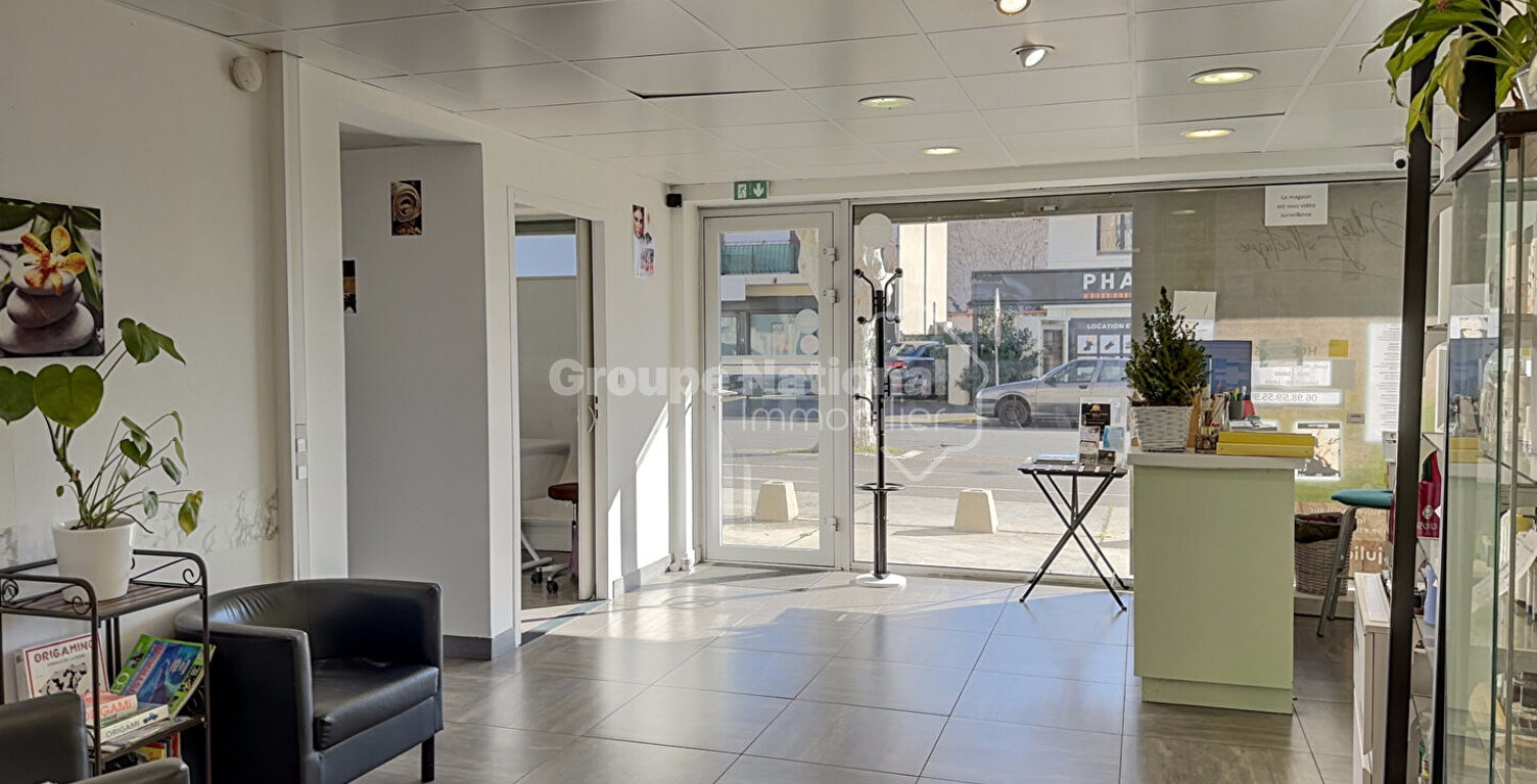 Local commercial en rdc de 85.56m² proche centre ville Berre l'Etang — photo 1