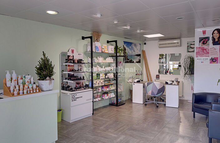 Local commercial en rdc de 85.56m² proche centre ville Berre l'Etang — photo 2