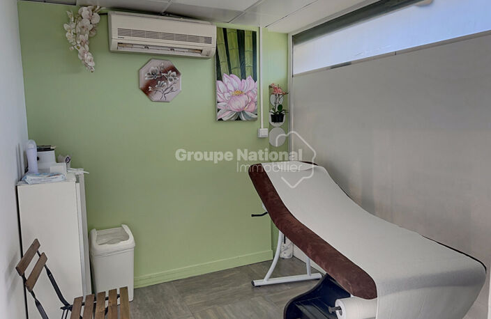 Local commercial en rdc de 85.56m² proche centre ville Berre l'Etang — photo 5