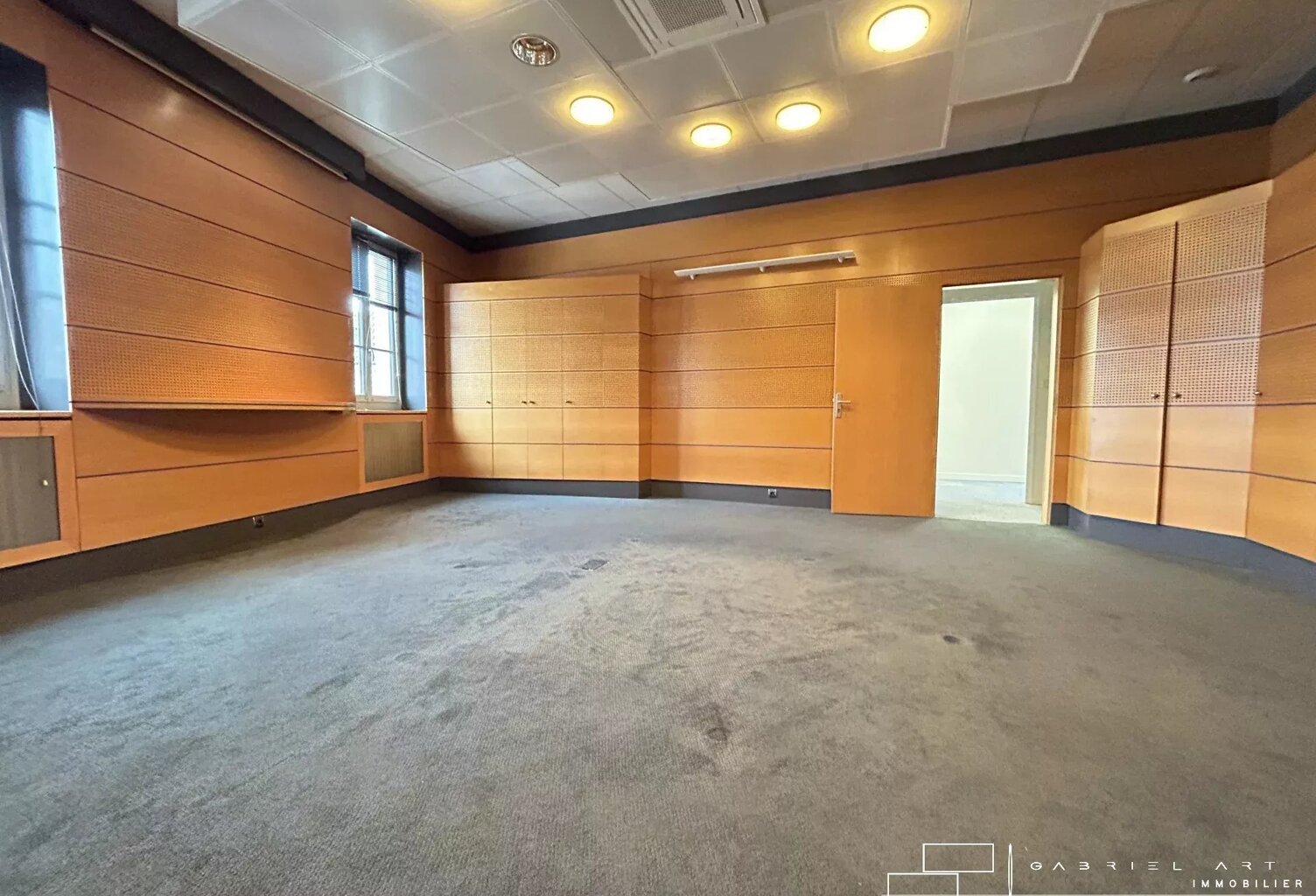 Local commercial — photo 1