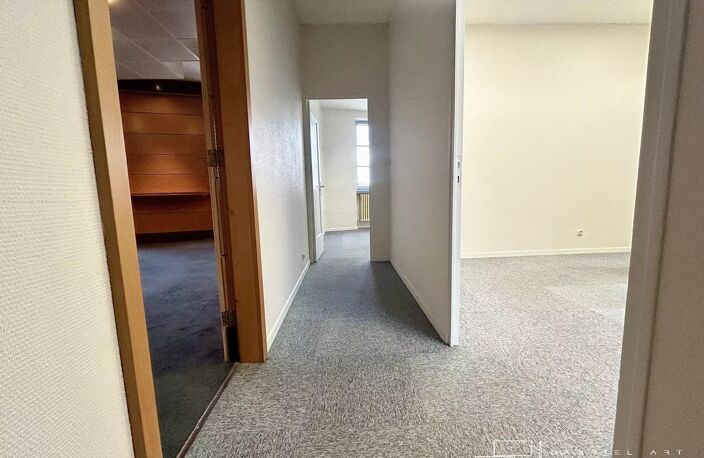 Local commercial — photo 2