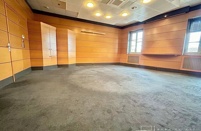 Local commercial — photo 3