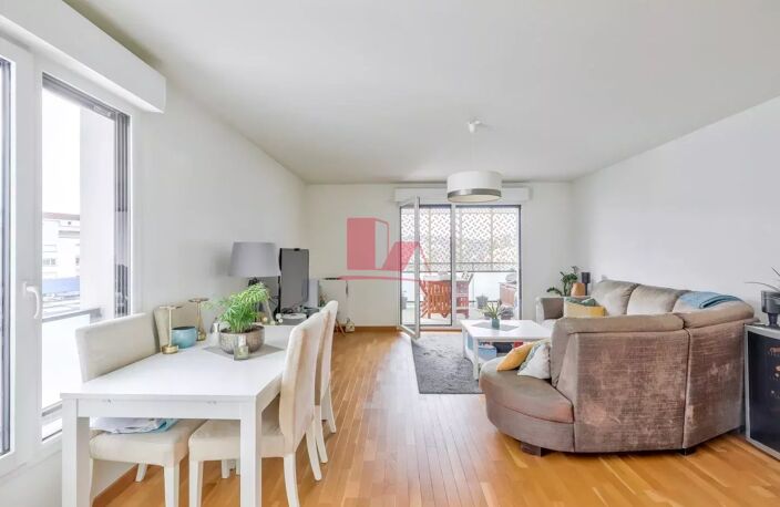 ISSY - Superbe 4 pièces 90.5 m2 au 5ème étage avec 14,5 m2 de Te — photo 4