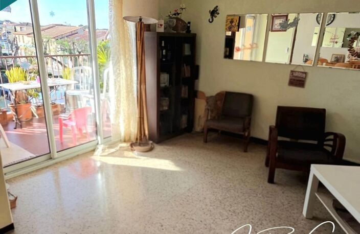 Grand appartement de type 4 traversant avec terrasse, cave et place de parking — photo 4