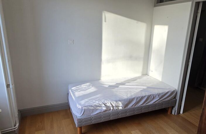 Location appartement 2 pièces 76 m² à Rives (38140) — photo 3