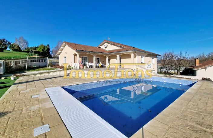 Spacieuse maison familiale avec piscine et grand terrain — photo 2