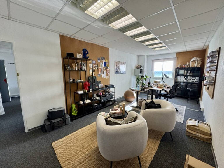 Venelles : Location local professionnel — photo 1