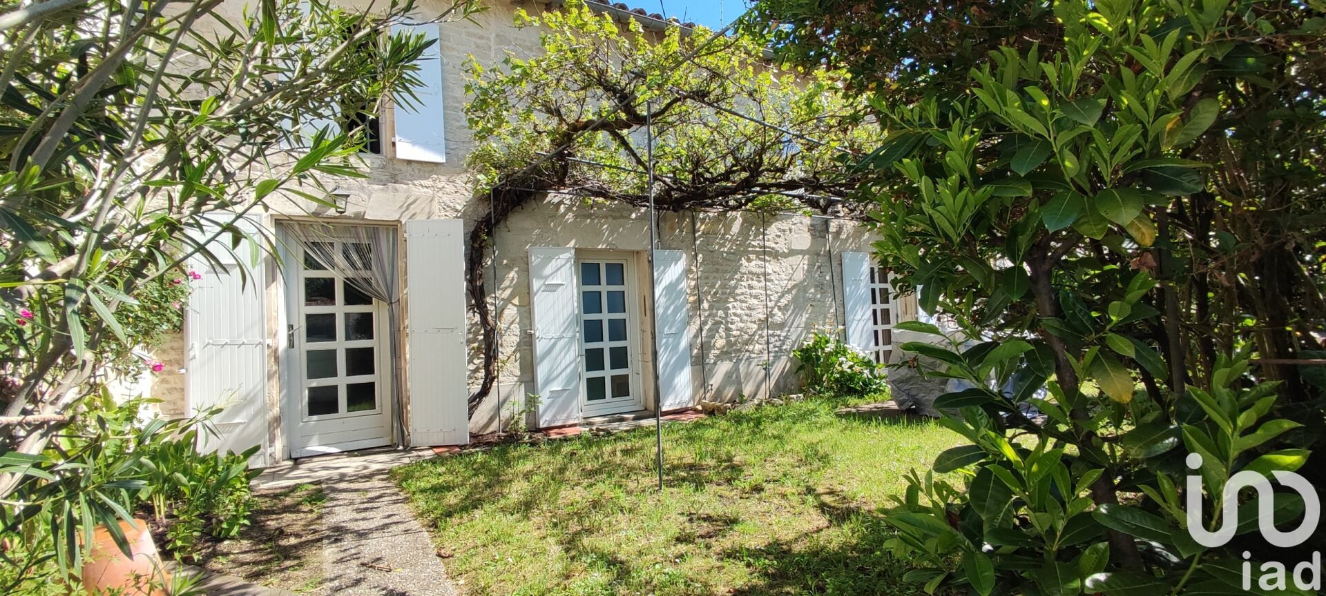 Beauvoir-Sur-Niort - 214m² - 8p. - 4ch.
