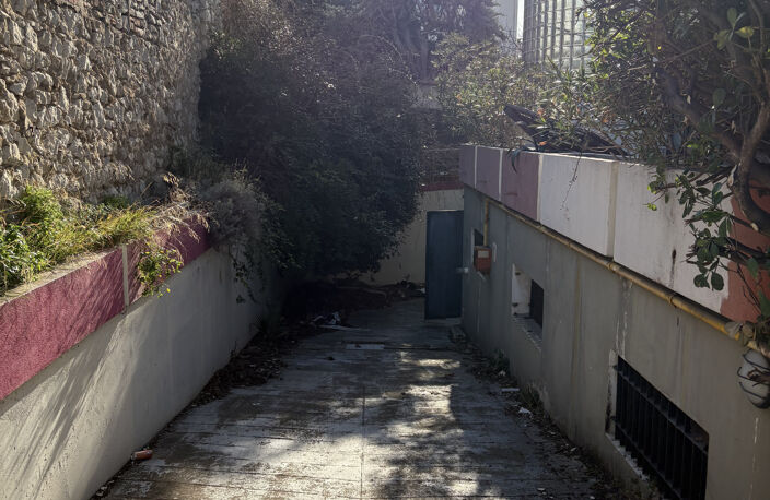 À vendre immeuble de bureaux de 1062 m2 à rénover - 13008, M — photo 4