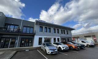 Commerce  598 m² à louer à Saint-Priest (69800)