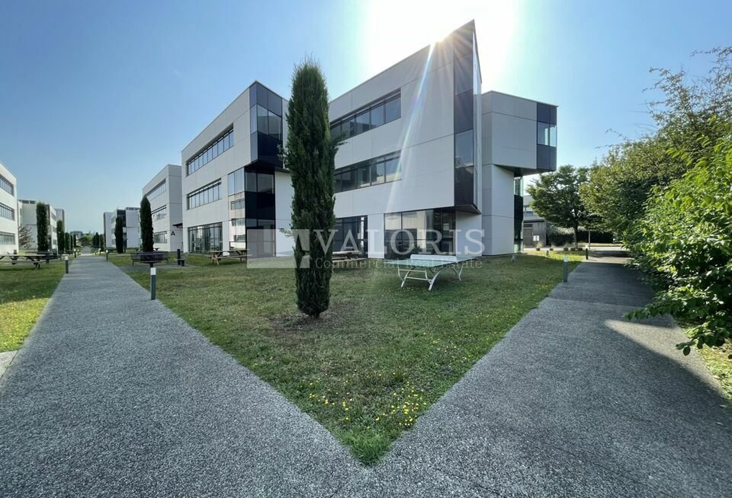 BUREAUX à LOUER — photo 1