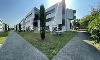 Bureau  2565 m² à louer à Saint-Priest (69800)