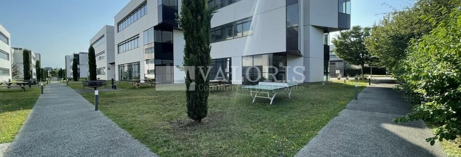 Bureau  2565 m² à louer à Saint-Priest (69800)