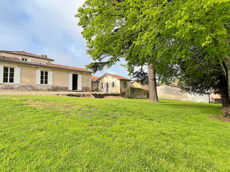 A VENDRE MAISON DE CARACTERE DE 350 M2 SUR 1950 M2 DE TERRAIN - SECTEUR BLAYE — photo 1