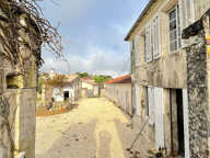 A VENDRE MAISON DE CARACTERE DE 350 M2 SUR 1950 M2 DE TERRAIN - SECTEUR BLAYE — photo 2