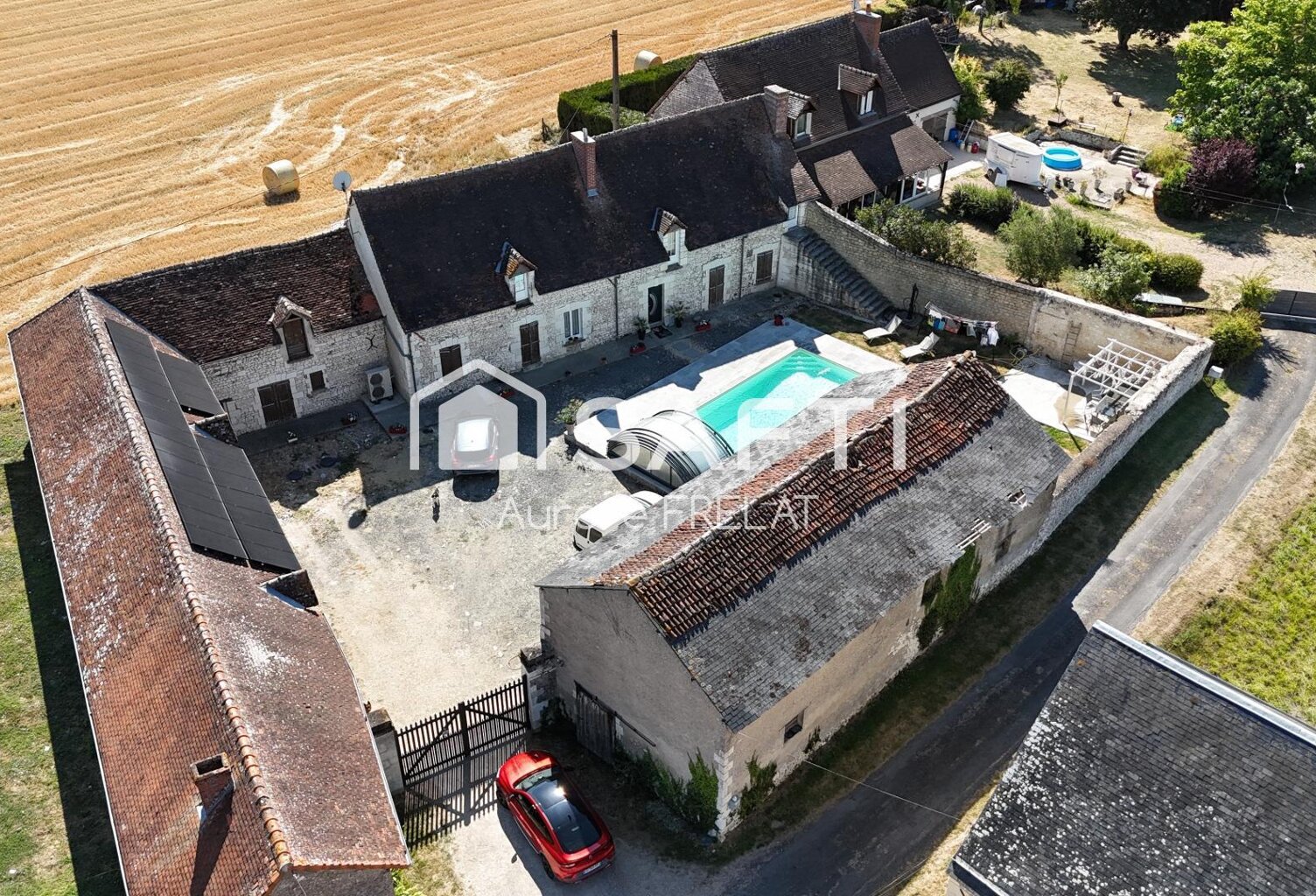 Magnifique corps de ferme rénové avec piscine, dépendances et terrain à exploiter  2535 m² — photo 1