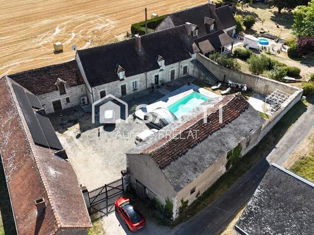 Magnifique corps de ferme rénové avec piscine, dépendances et terrain à exploiter  2535 m² — photo du bien