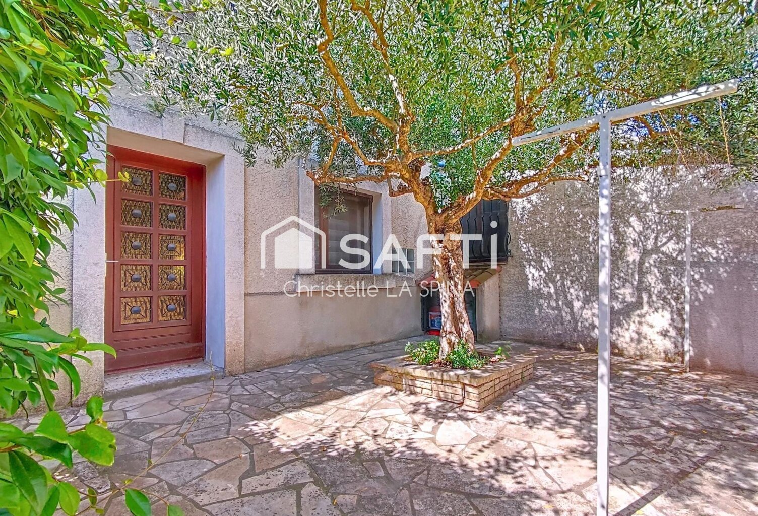 Maison de caractère avec jardin et garage, à quelques pas du centre historique d'Arles — photo 1