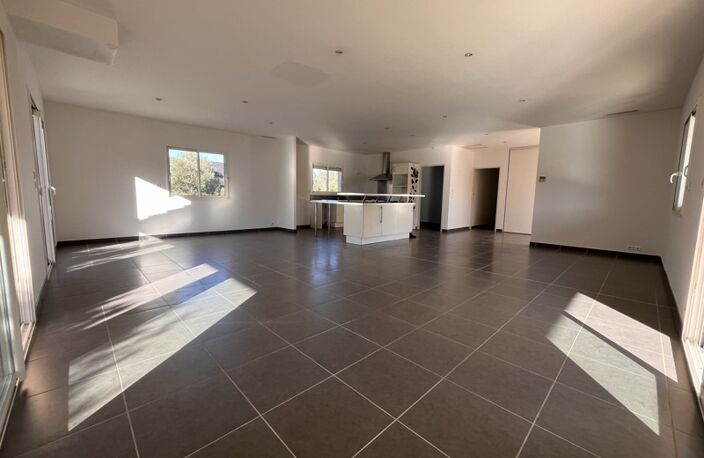 Villa de 5 pièces principales — photo 2