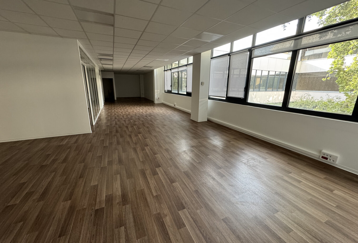 LOCAL COMMERCIAL ZONE ATTRACTIVE — photo 1