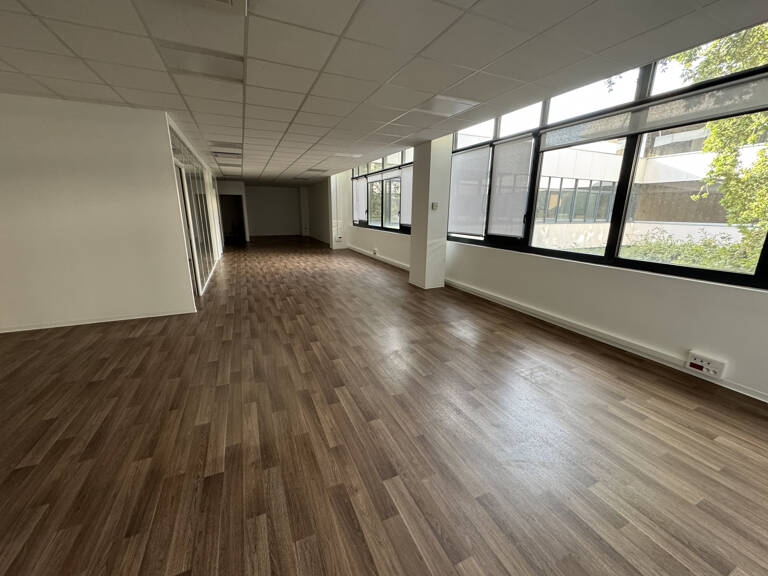 LOCAL COMMERCIAL ZONE ATTRACTIVE — photo 1