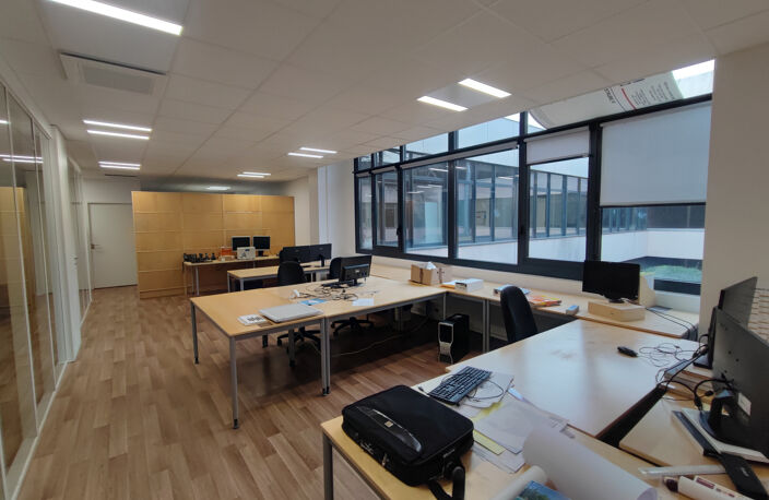 LOCAL COMMERCIAL ZONE ATTRACTIVE — photo 3