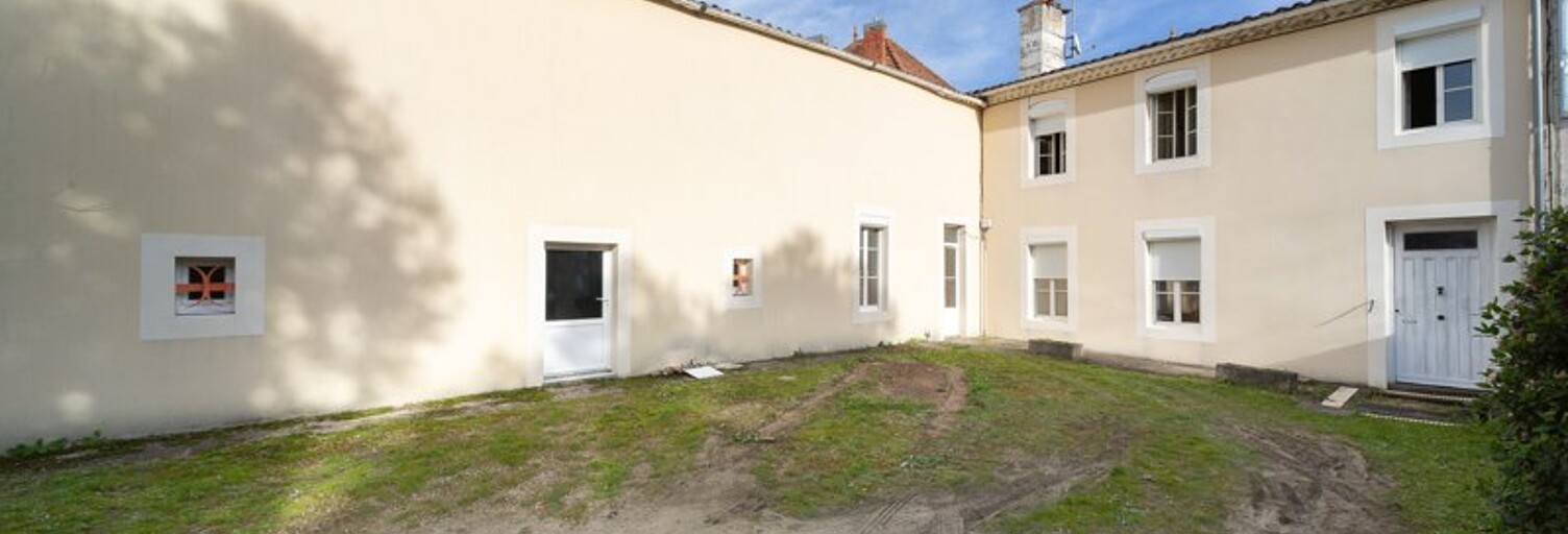 Immeuble   m² à vendre à Montendre (17130)