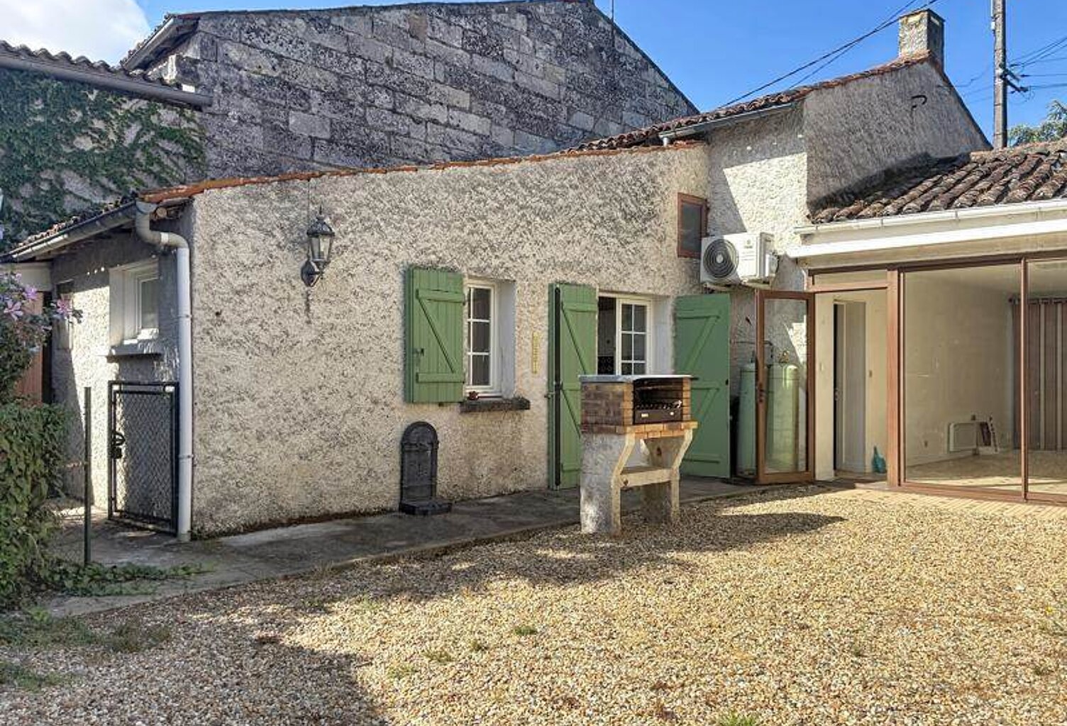 Maison en pierre de 6 pièces principales — photo 1