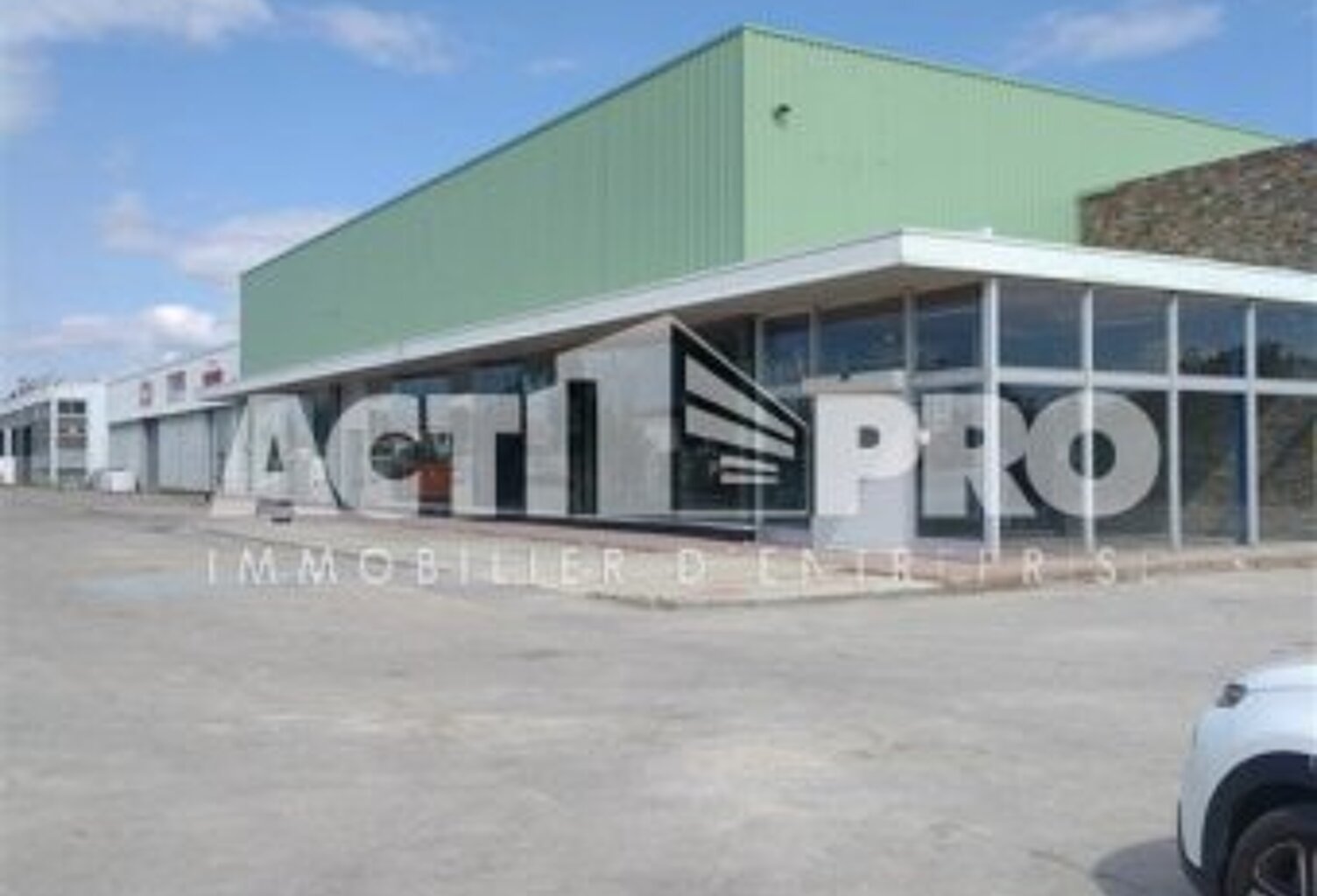 Entrepot à louer — photo 1