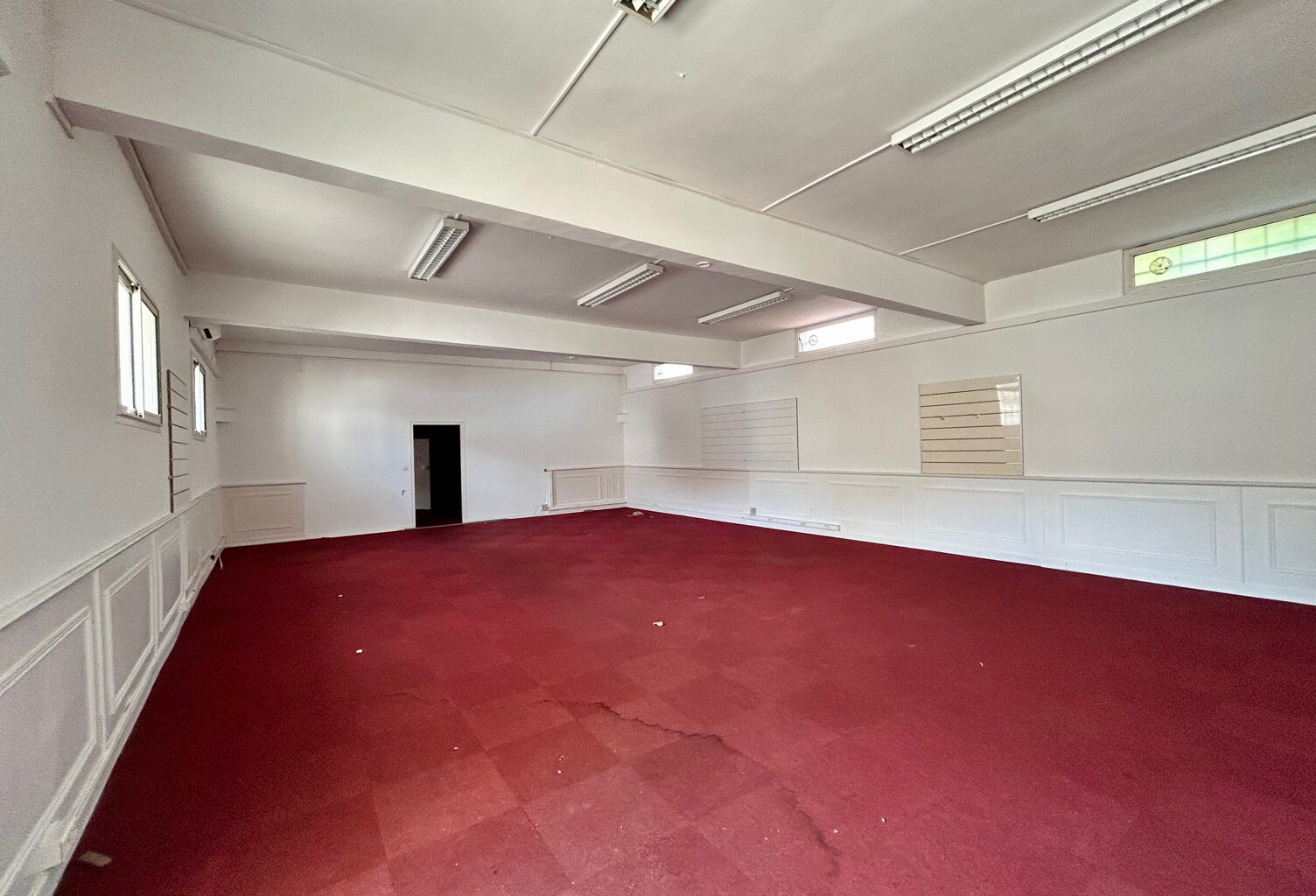 Local commercial 350 m2 avec parkings   Le Cannet Rocheville — photo 1