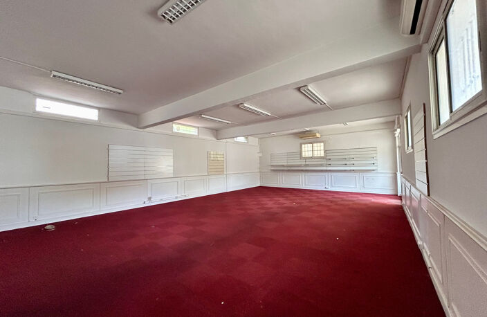Local commercial 350 m2 avec parkings   Le Cannet Rocheville — photo 2