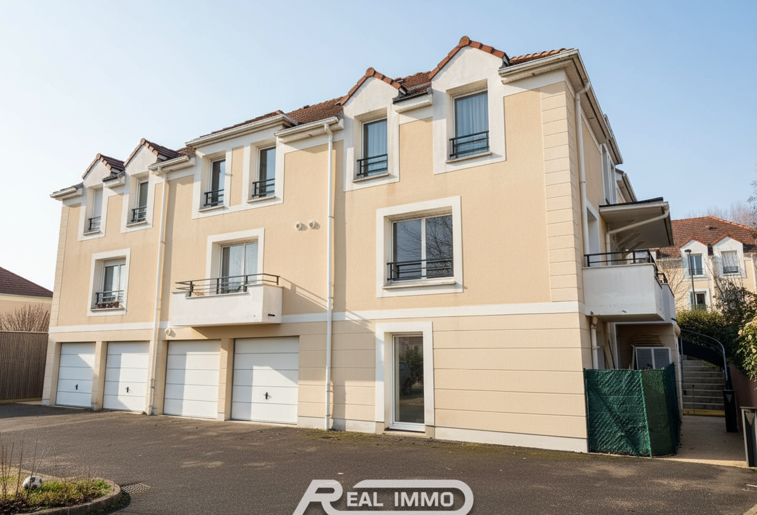 APPARTEMENT F4 AVEC GARAGE, BALCON ET PARKING — photo 1
