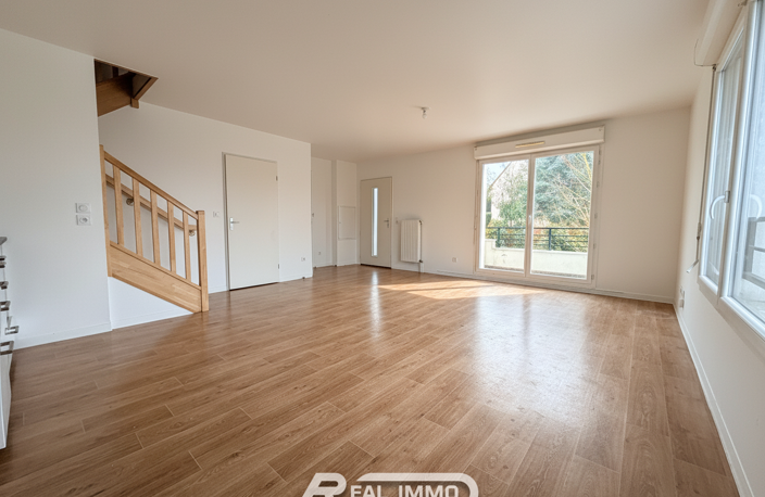 APPARTEMENT F4 AVEC GARAGE, BALCON ET PARKING — photo 2