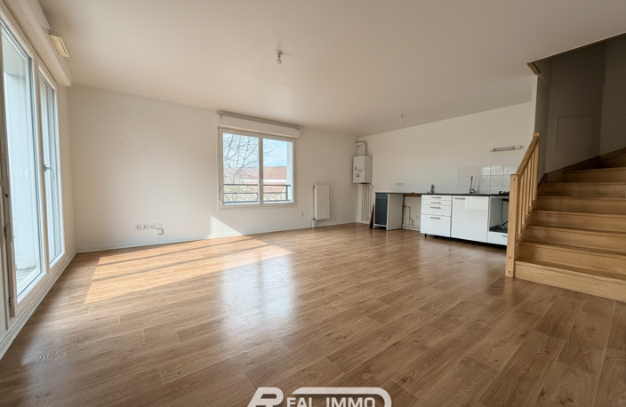 APPARTEMENT F4 AVEC GARAGE, BALCON ET PARKING — photo 3