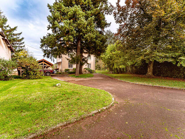 Bâtisse de caractère 10 pièces 376 m2 — photo du bien