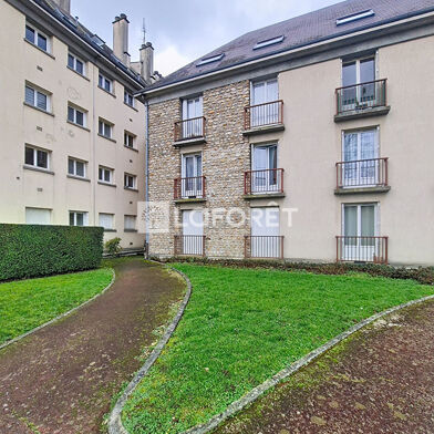 Appartement 3 pièces 725 €