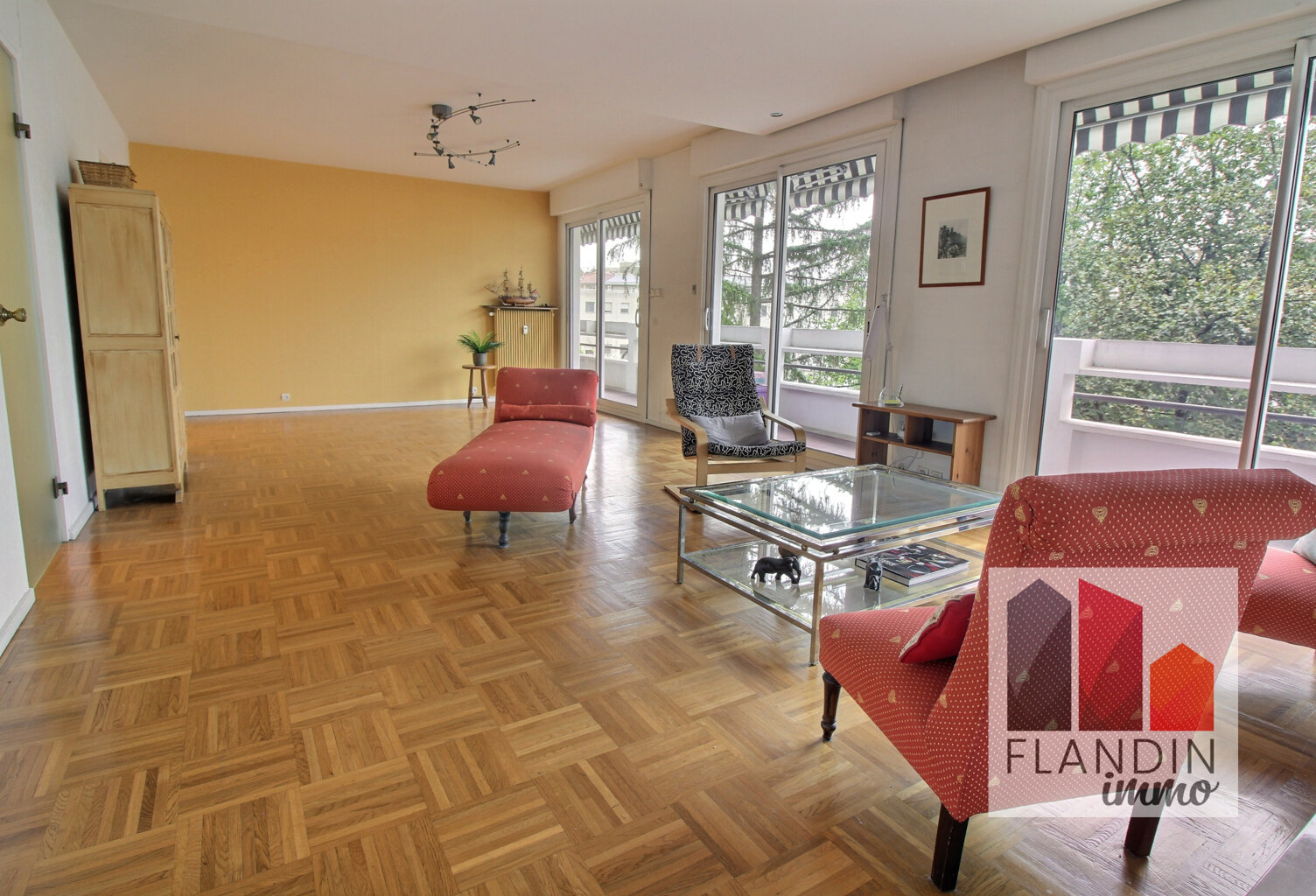 VENTE VILLEURBANNE - SECTEUR GRATTE-CIEL  - APPARTEMENT T5 - — photo 1