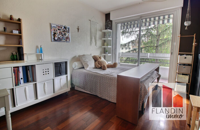 VENTE VILLEURBANNE - SECTEUR GRATTE-CIEL  - APPARTEMENT T5 - — photo 2